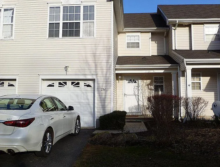 234 Frankfort Ave — Photo 2
