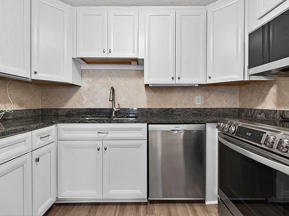 5th image of 55 River Road #9C