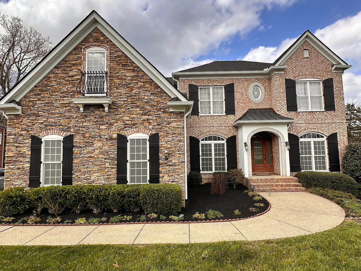 7 bed, 5936 sqft, $6,200 — Photo 1