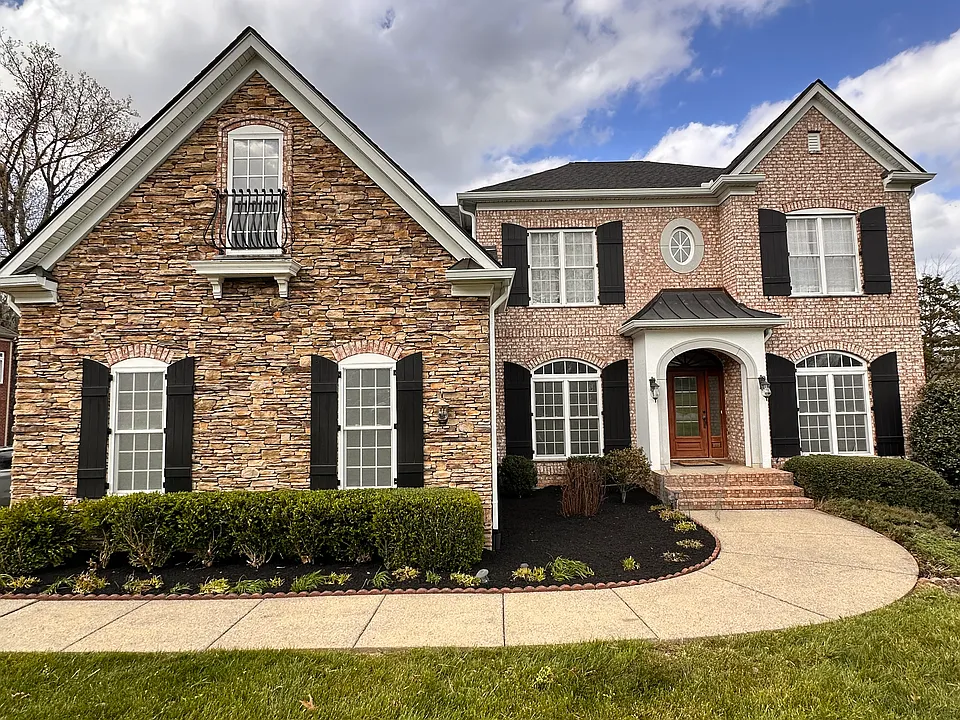 6887 Walnut Hills Dr