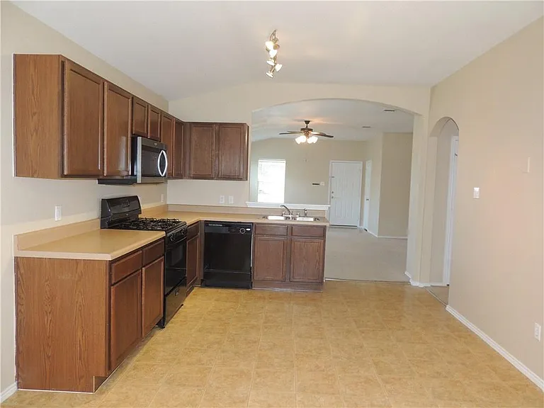 315 Feathergrass Dr — Photo 17