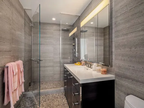 1 Manhattan Square image 12 of 40