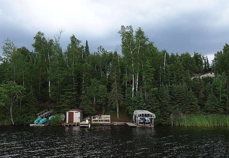 200', 2 docks, 2 sm patios