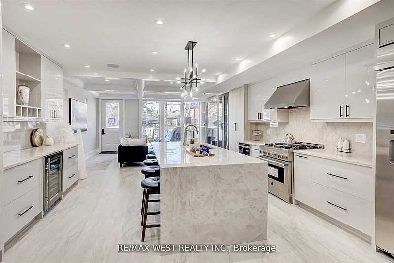 Toronto House for rent - 4 Bedrooms — photo 4