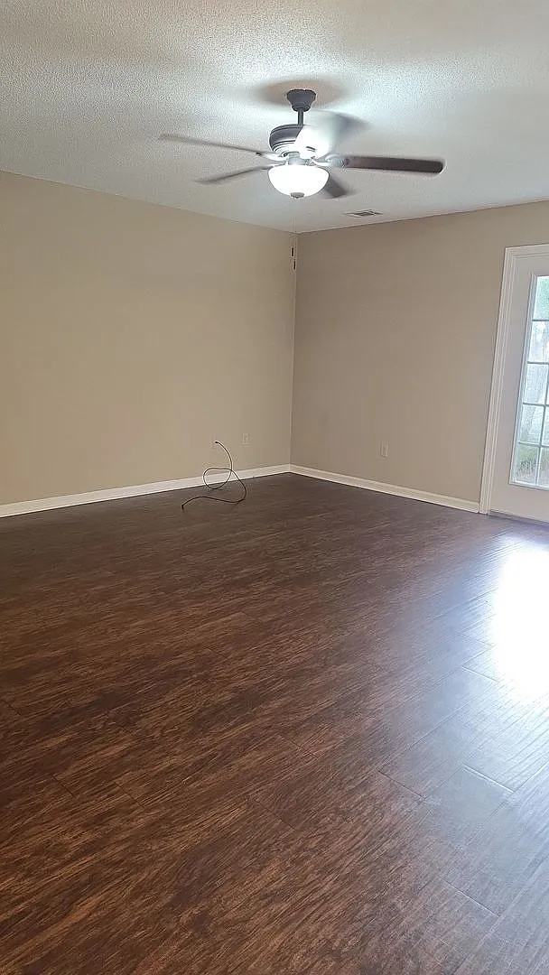 Savannah 2 Bed & 2.5 Bath Townhome for Rent — Photo 2