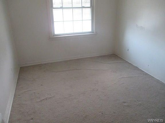 5th image of 163 Curtiss St