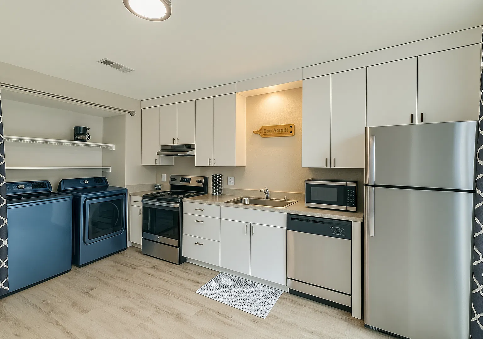 Lease Special - 2 weeks free - Flats at 9th Avenue — Photo 1