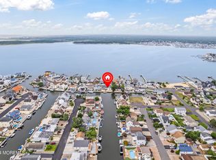 224 Bay Stream Dr, Toms River, NJ 08753