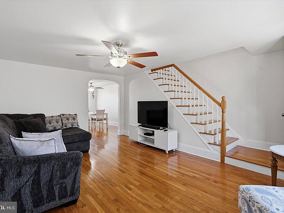 5th image of 535 Seven Oaks Dr