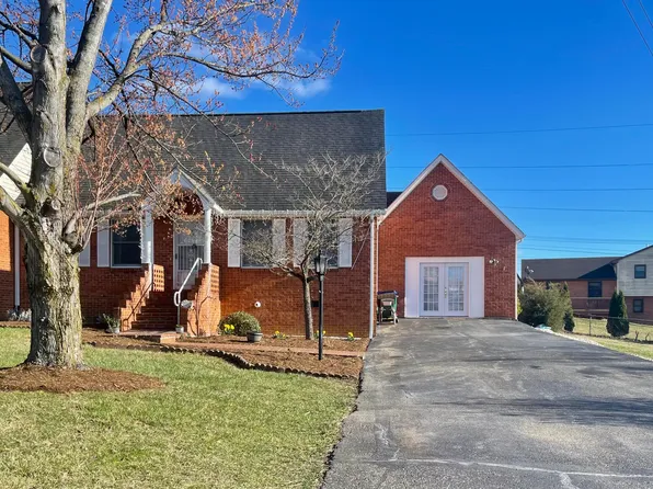 15 Scattergood Dr NE, Christiansburg, VA 24073