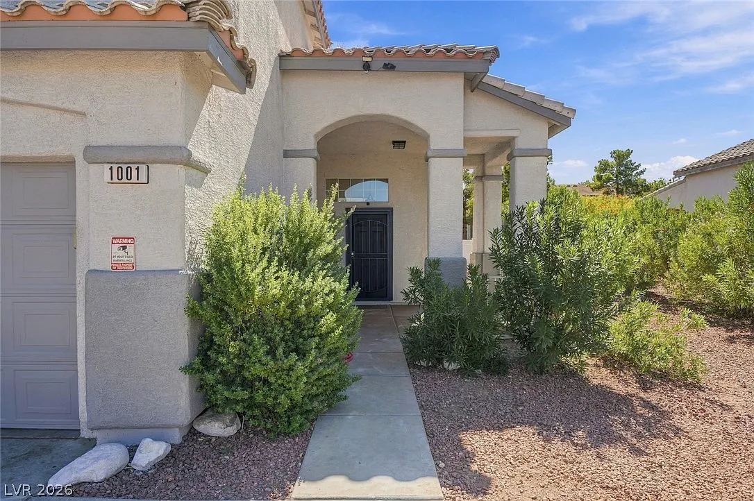 3 bed, 2.5 bath, 1564 sqft, $2,200 — Photo 3