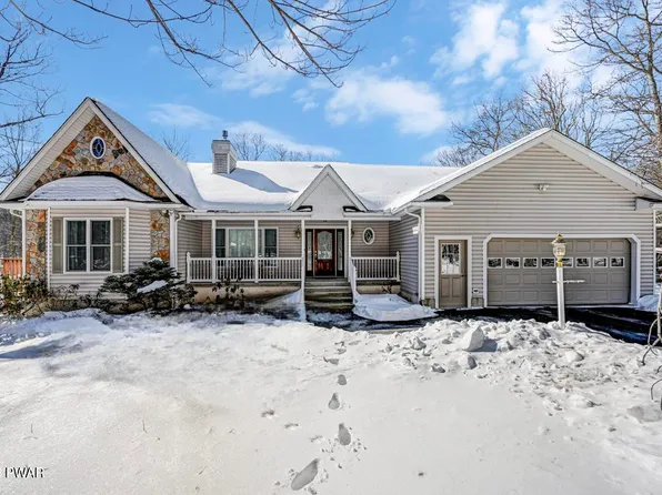 108 Mountain View Dr, Lords Valley, PA 18428