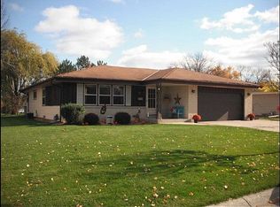4995 Saxony Ln, Greendale, WI 53129