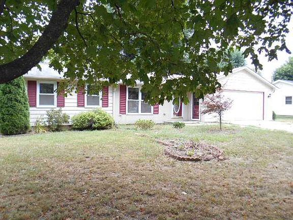 2nd image of 1124 N Lake Terrace Dr