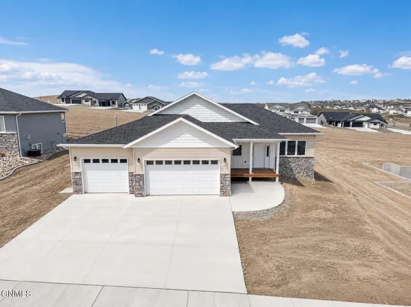 2018 Monarch Ave, Bismarck, ND 58503