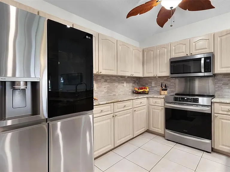 24 Clubhouse Ct — Photo 6