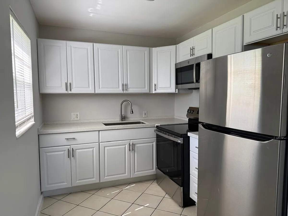 Building Photo - 257 Fanshaw Dr #257