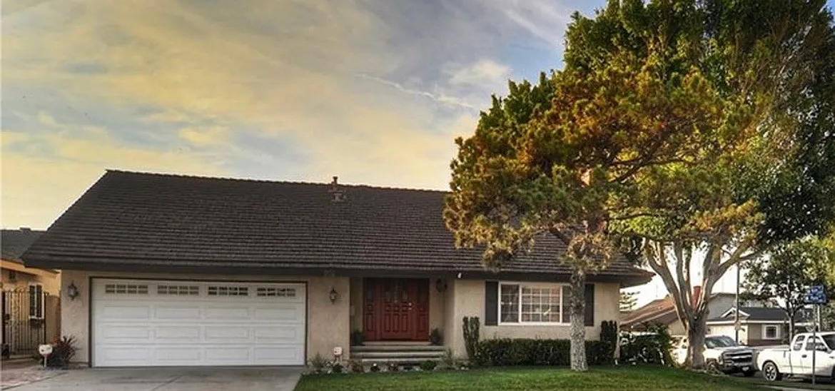 4 bed, 2244 sqft, $5,200 — Photo 1