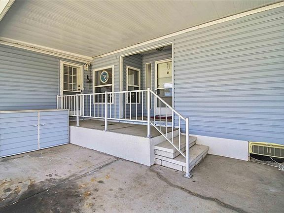 3rd image of 8476 Imperial Cir