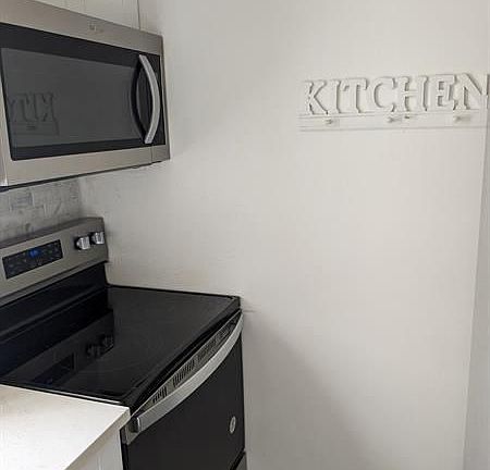 5th image of 2660 Barkley Dr E APT D