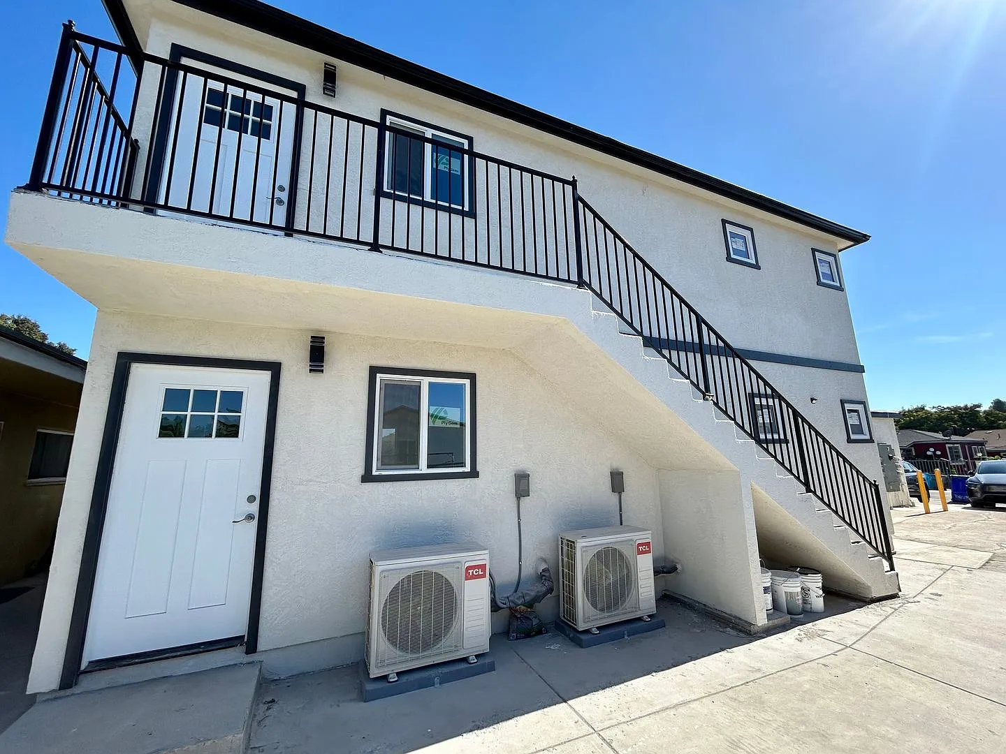 Newly Constructed 2bd/1ba in Oak Park — Photo 3