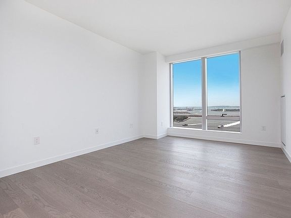 2nd image of 252 South St #25B