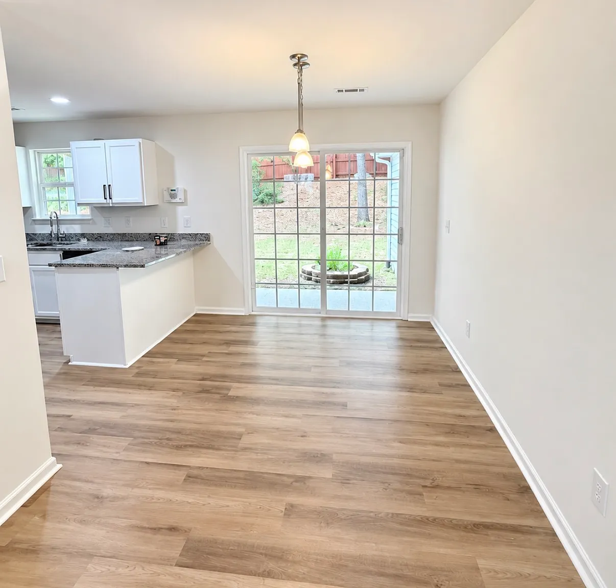 3 bed, 1382 sqft, $2,000 — Photo 4