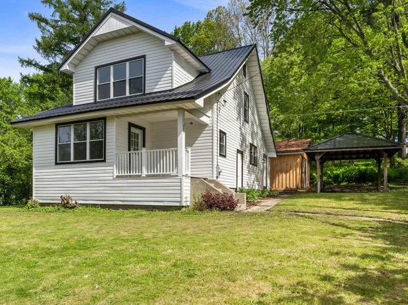 25 Cemetery Rd, Rockton, PA 15856