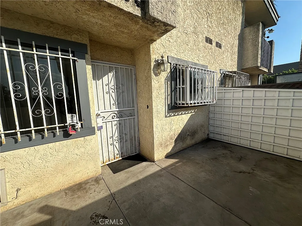 3 bed, 1141 sqft, $3,080 — Photo 3