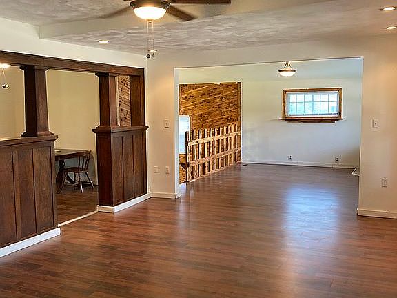 3rd image of 213 W Ave I