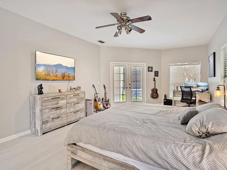 13823 Callington Dr — Photo 15