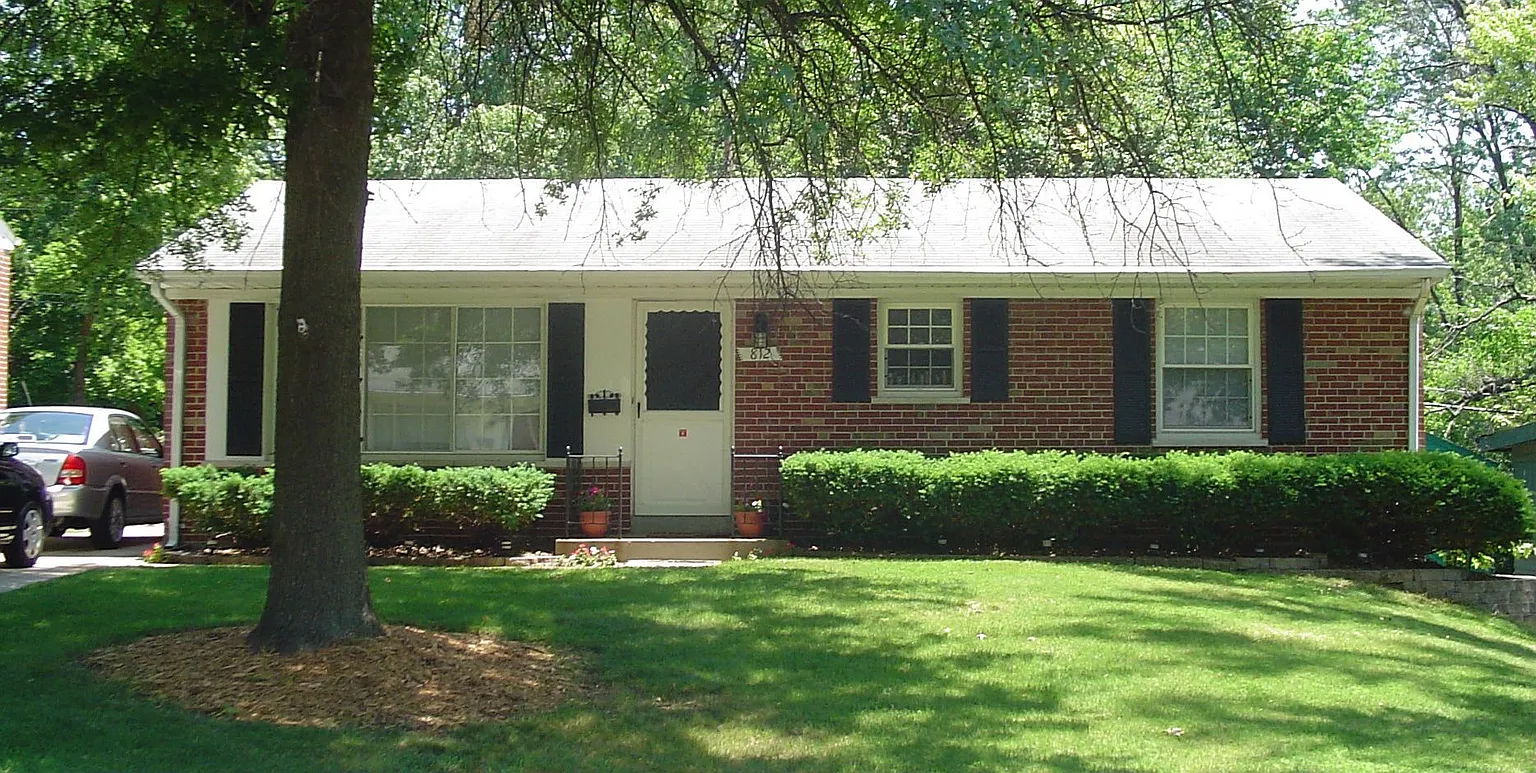 812 Manitou Dr photo 1