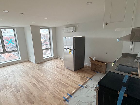 3rd image of 7542 Grand Central Pkwy N #6A
