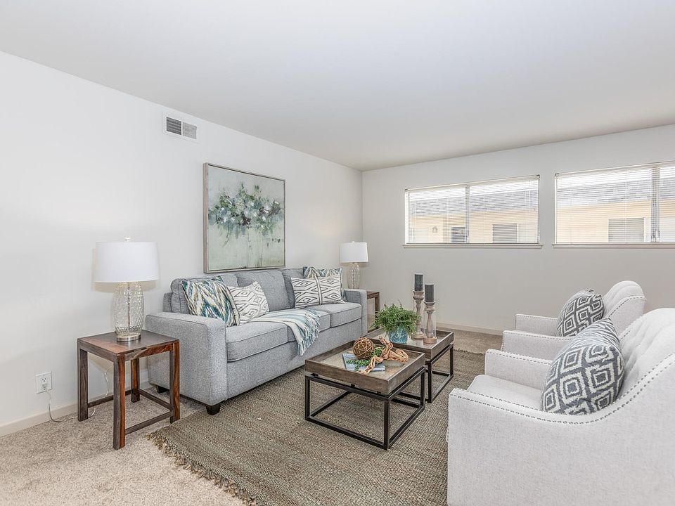 1st image of 1480 Creekside Dr #200