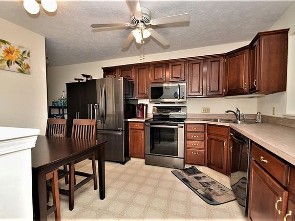 3rd image of 13415 Larchmere Blvd #304