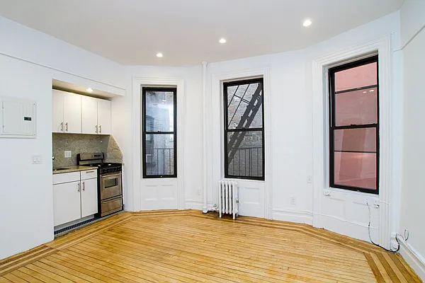 Rented by Aether Property Group | media 25