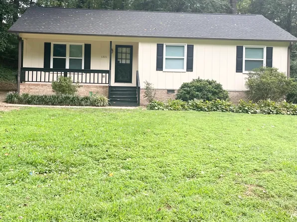 1221 Roundtree Ct, Cary, NC 27513