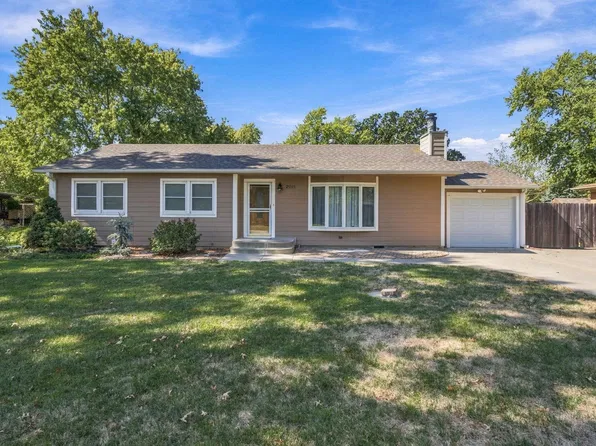 2015 Terrace Dr, Newton, KS 67114