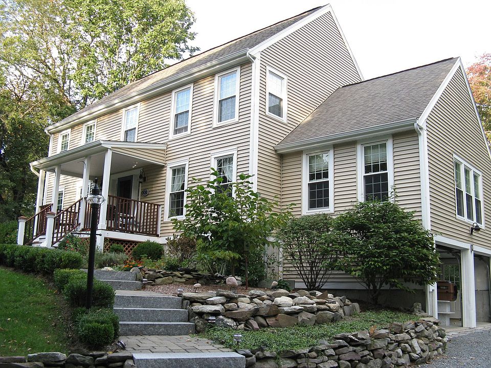 2nd image of 17 Pleasant St