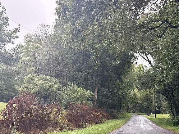 5th image of 2062 Peckatone Rd