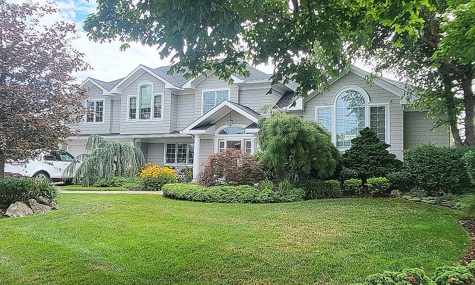 1st image of 300 Bay Dr