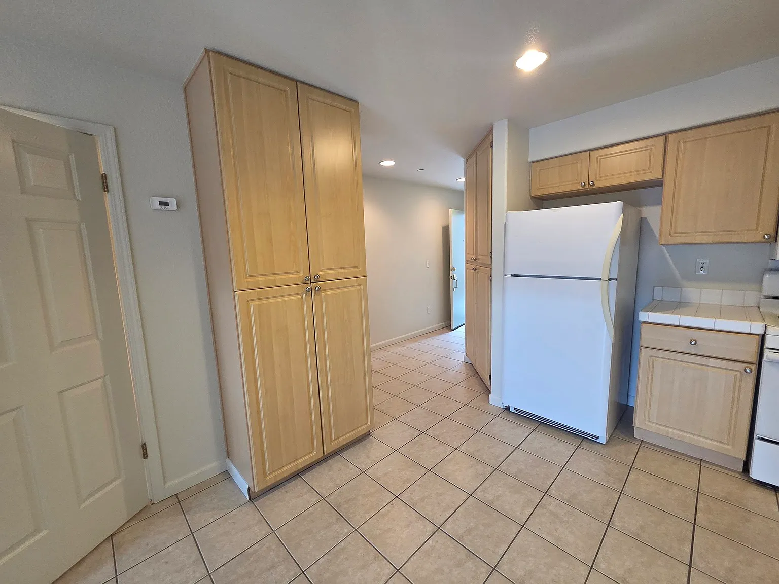 2 bed, 2.5 bath, 1221 sqft, $3,200 — Photo 4