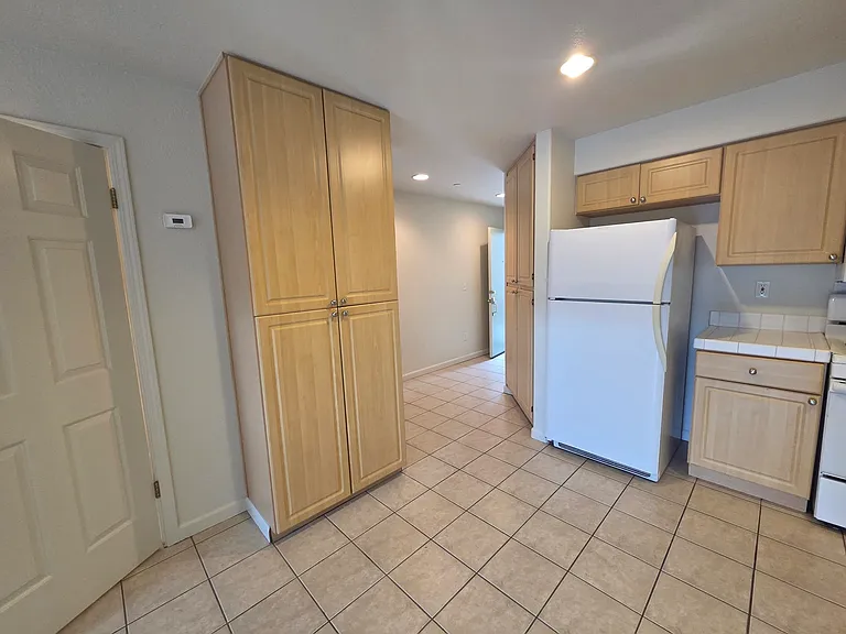 252 Lansing Way — Photo 4