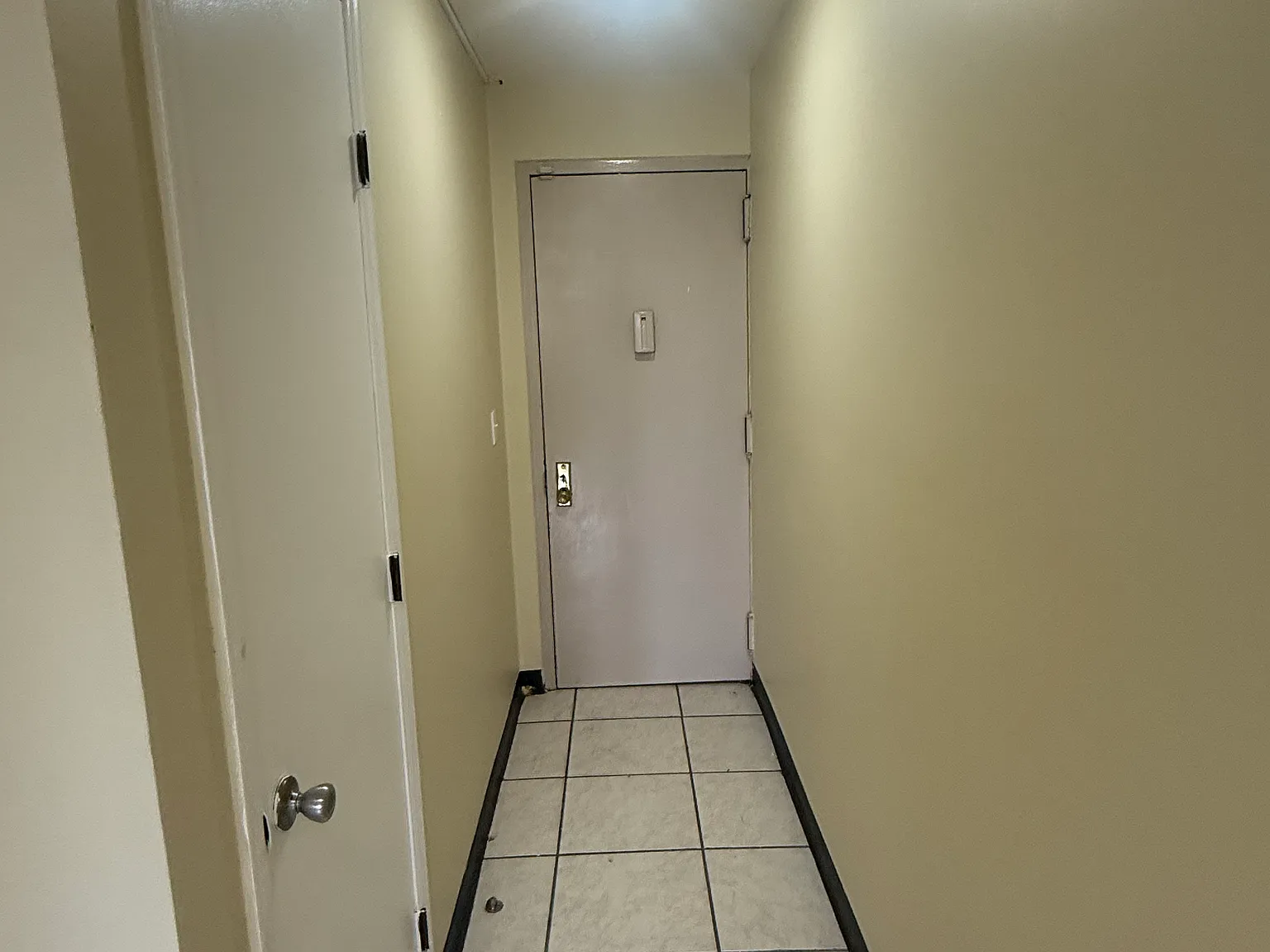3 bed, 1200 sqft, $2,700 — Photo 2