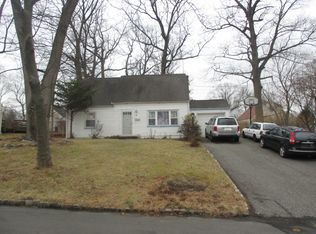 6 Fernwood Rd, Livingston, NJ 07039