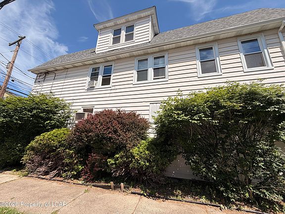 3rd image of 741 S Hanover St