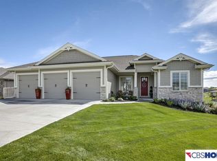 21005 Walnut St, Elkhorn, NE 68022