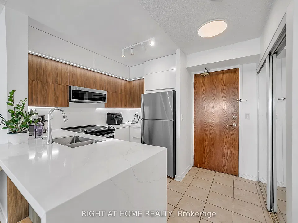 11 Oneida Cres #1202