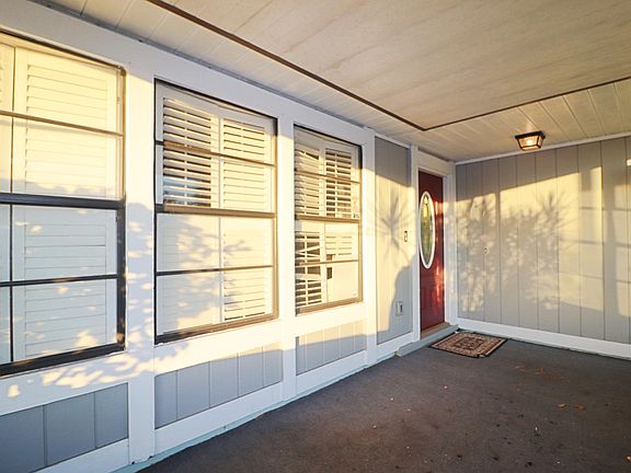4th image of 2233 SE Master Avenue