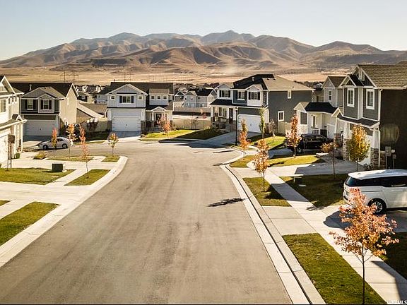 3rd image of 4984 E Oakwood Dr